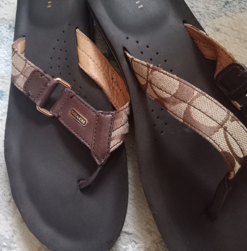 Coach Flip Flop Size10 Signature Line